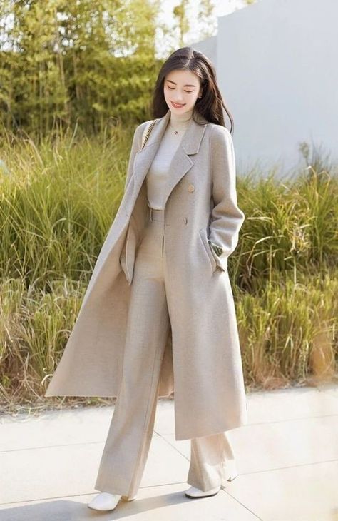 Get ready to wow with our outfit ideas and take your style to the next level! 🤩 Shop now and experience the transformation! #fashionmakeover #outfitinspiration Korean Winter Coats Women, Formal Wear For Women Classy, Elegant Outfit Winter Classy, Fashionista Clothes Korean, Classy Outfits Korean, Woman Suit Fashion Classy Style, Korean Suits Women, Korea Outfit Ideas, Elegant Korean Outfit