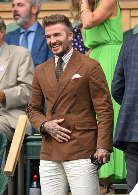 Double Breasted Blazer Men, Beckham Suit, Brown Blazer Outfit, David Beckham Style Outfits, David Beckham Suit, David Beckham Style, Stylish Mens Suits, Blazer Outfits Men, Red Jordans