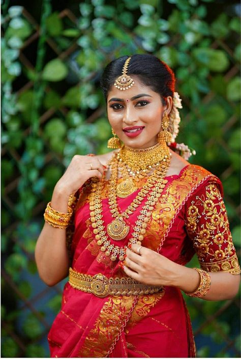 Puberty Poses, Vaishnavi Arulmozhi, Bride Fashion Photography, Wedding Saree Designs, Saree Ceremony, Saree Function, Indian Bride Photography, Indian Bride Poses, Indian Bride Photography Poses