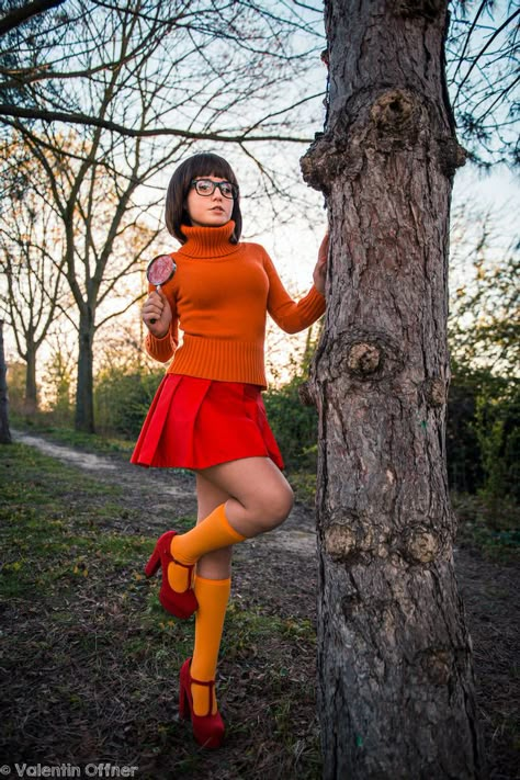 Scooby Doo Cosplay, Halloween Costumes Women Scary, Velma Costume, Halloween Costumes Women Creative, Velma Daphne, Velma Cosplay, Velma Scooby Doo, Daphne And Velma, Diy Costumes Women