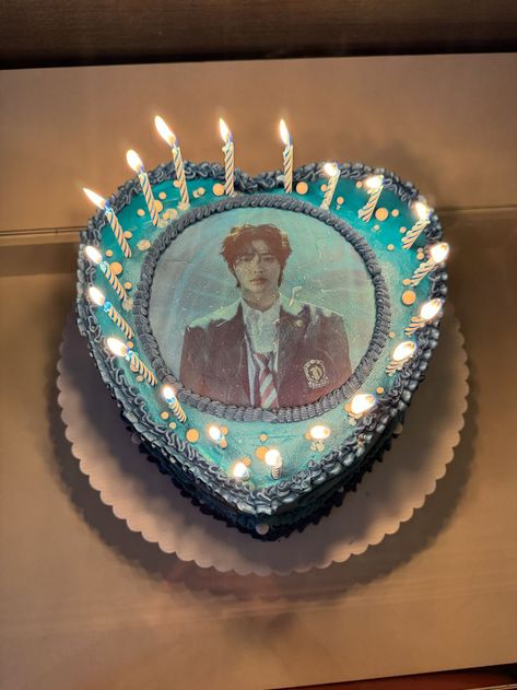 enhypen sunghoon cake Enhypen Cake Design, Kpop Cake Design, Enhypen Cake Ideas, Sunghoon Coquette, Heeseung Jungwon Sunghoon, Kpop Cake, Jake Cake, Jake Jay, Dream Birthday