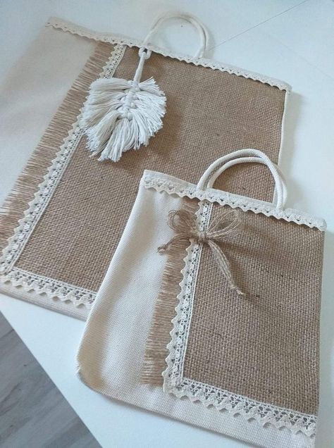 Jute Bag Designs Ideas, Drawstring Bag Diy, Vintage Easter Decorations, Canvas Bag Design, Tote Bag Ideas, Handmade Fabric Bags, Sewing Easy Diy, Diy Bags Patterns, Diy Bags Purses