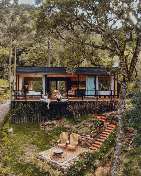 Photo: Gabriel & Tati @triptofollow
Location: Urubici (Santa Catarinense), Southern Brazil 🇧🇷
More info: @taipa.urubici A House In The Woods, Architecture Renovation, Casa Country, Container House Design, Small Cabin, Tiny House Cabin, Cabins And Cottages, Forest House, Container Home