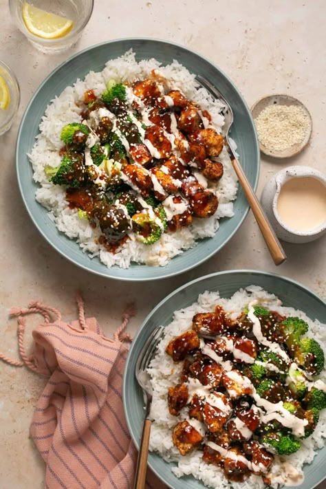 Fill up on satisfying protein and flavor with these Sticky Chicken Rice Bowls. Between the bowl base, the delicious sticky sauce, and the spicy mayo drizzle, you can expect this to become your new favorite meal. Homemade Soy Sauce, Healthy Sesame Chicken, Erin Lives Whole, Balanced Dinner Ideas, Balanced Dinner, Sticky Sauce, Bowls Recipes, Bowl Meals, Chicken Rice Bowls