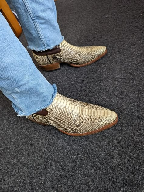 Mens Snakeskin Boots, Vincent Core, Cool Cowboy Boots, Kurt Cobain Style, Cowboy Boots Style, Python Boots, Cool Cowboy, Snakeskin Cowboy Boots, Custom Cowboy Boots