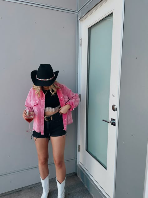 Pink And Black Western Outfit, Bichota Concert Outfit, Country Concert Festival Outfit, Hot Pink Nashville Outfit, Disco Cowgirl Outfit Ideas, Bad Bunny Most Wanted Tour Outfits, Laney Wilson Concert Outfit, Pink Cowgirl Aesthetic Outfit, Cowgirl Outfits Carnaval