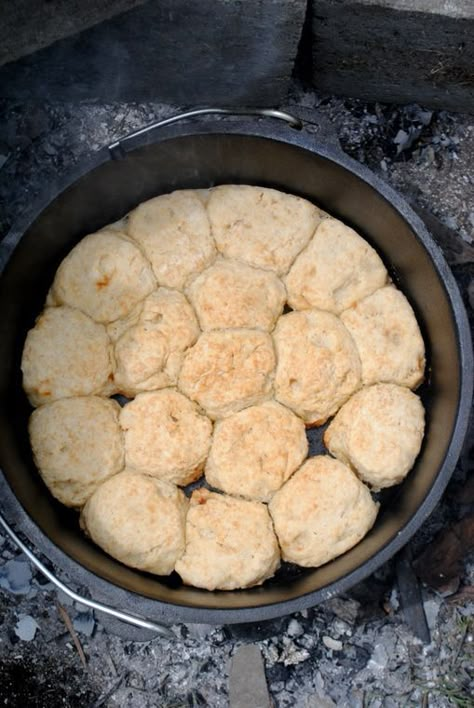 Dutch Oven Biscuits, Campfire Dinner Recipes, Vegetarian Camping Recipes, Vegetarian Camping, Camp Cooking Recipes, Camping Dessert Recipes, Dutch Oven Camping Recipes, Camping Dishes, Dutch Oven Camping