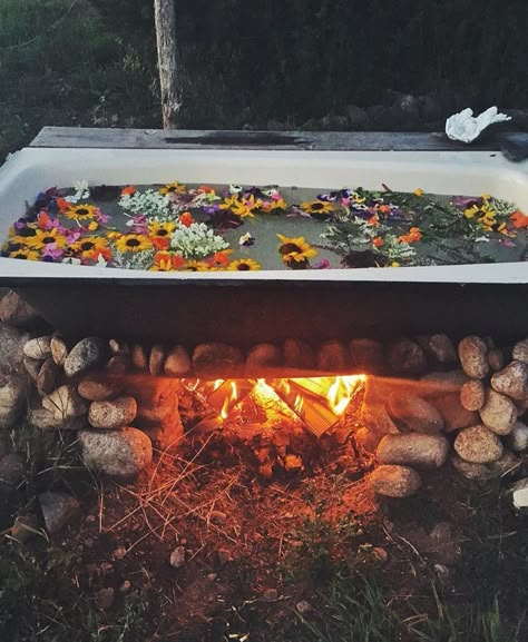 Outdoor Bathtub, Outdoor Tub, Outdoor Baths, Outdoor Bathroom, Outdoor Bath, Flower Bath, Outdoor Bathrooms, Deep Relaxation, Witchy Things