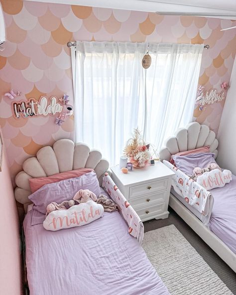 ✨🧒Brighten up your kids room with the Fayette Single Velvet Kids Bed. The seashell headboard design sparks your child's imagination, inviting them on exciting underwater adventures and playful daydreams. 💤☁ 📸 @willow.and.matilda . . . . . . . . #luxolivingstyle #kidsbedroominspo #bedroomstyling #homestyle #luxolivingau #kidsroom #rugsaustralia #childrenroom #childroom #childroomdesign #bedroomstyle #bedroomdesigns #australianfurniture #sydneyfurniture #melbourne... Single Bed Design For Girls Room, Two Girl Room Ideas, Girls Room 2 Beds, Single Bed Kids Room, Girls Twin Bedroom Ideas, Small Twin Bedroom Ideas, Seashell Headboard, 2 Beds In One Room Ideas, Girls Bedroom Ideas Shared Sisters