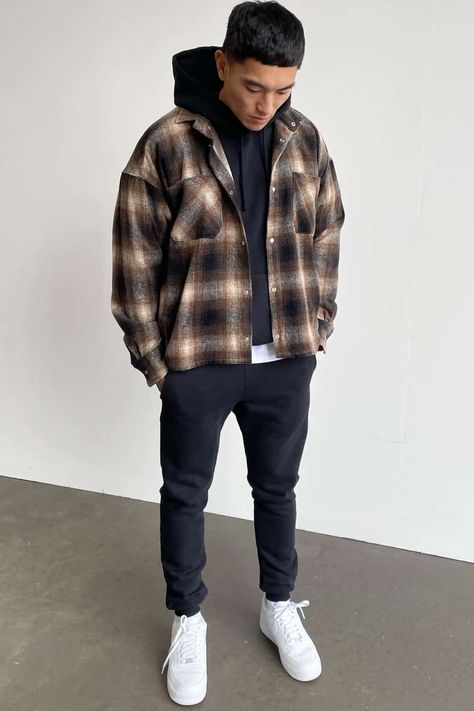 Men In Plaid Shirts, All Black With Flannel Outfits, Men Black Hoodie Outfit, Men’s Flannel Jacket, Men Flannel Over Hoodie, Men Outfit Style 2023, Plaid Shirt Street Style, Men’s Plaid Shirt Outfit, Hoodie Under Flannel Men