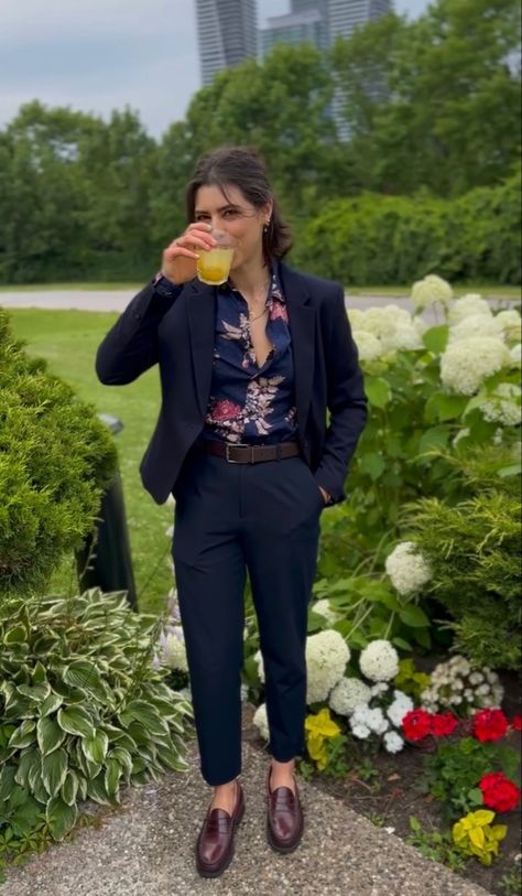 Tomboy Blazer Outfit, Wedding Tomboy Outfit, Lesbian Smart Outfit, Wedding Guest Woman Suit, Womens Suit For Wedding Guest, Suit Masc Women, Masc Suits For Women Wedding, Masc Lesbian Graduation Outfit, Formal Masculine Women Outfits