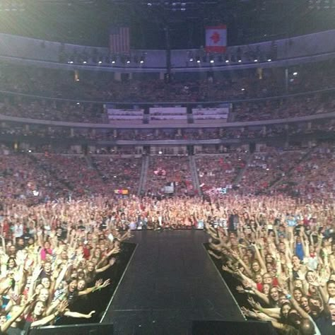 Concert Crowd, Dream Music, Career Vision Board, Singing Career, Red Tour, Concert Stage, Dream Vision Board, Dream Career, Life Vision Board