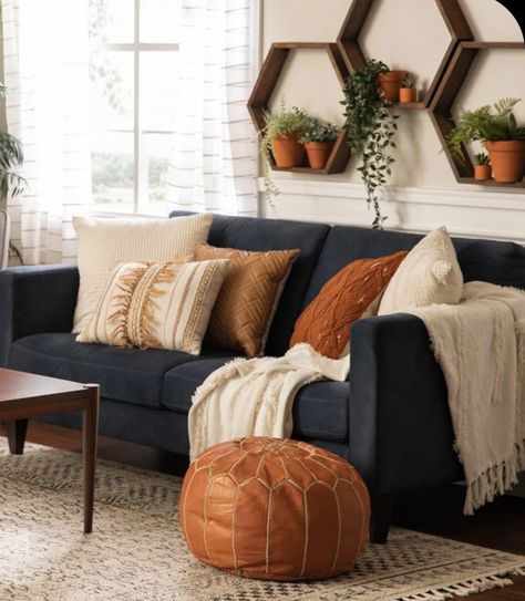 Dark Couch, Navy Couch, Blue Couch Living, Blue Couch Living Room, Blue Couch, Art Plants, Living Room Decor Cozy, Style Deco, Blue Living Room