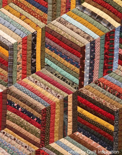 Scrappy Strip Quilts Ideas, Tumbling Blocks Quilt, Colchas Quilting, Crumb Quilt, Log Cabin Quilt Pattern, String Quilt, Tumbling Blocks, Quilting Board, Quilting Designs Patterns