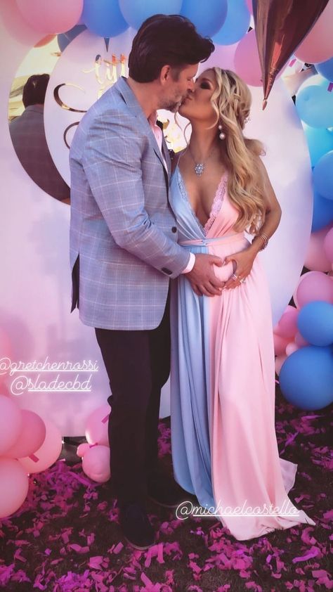 Foto Gender Reveal, Gender Reveal Outfit, Gender Reveal Dress, Gretchen Rossi, Creative Gender Reveals, Baby Gender Reveal Party Decorations, Baby Shower Pictures, Shower Photography, Pregnancy Gender Reveal