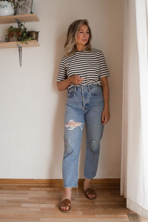 30s Mom Style, How To Style 90s Straight Leg Jeans, 90s Mom Fashion Plus Size, 90s Mum Fashion, 90s Mom Aesthetic Outfit, Agolde 90s Pinch Waist Outfit, 90s Mom Fashion Outfits, Cool Mom Style Summer, Mom Jeans Outfit Summer Casual