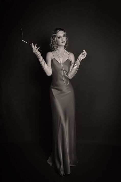 Roaring 20s Fashion Party, 1920 Photoshoot Ideas, 20s Fashion Party, 1920s Rich Woman, 1920s Inspired Photoshoot, 1920s Mobster Woman, 20s Aesthetic Outfit, Speakeasy Aesthetic Outfit, Charleston Style 1920s