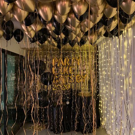 New Years Gatsby Party, Gold And Black Bday Decorations, Black And Gold Aesthetic Party Decor, Black Glitter Party Decorations, Black And Golden Theme Birthday Party, Prom Decorations Black And Gold, 18th Birthday Party Black And Gold, Gold And Black 18th Birthday Party, 50th Birthday Colour Theme