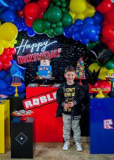 7th Birthday Party For Boys, Roblox Birthday Party Ideas, Gamers Party Ideas, Roblox Birthday Party, Cake Bday, Roblox Birthday Cake, Roblox Theme, Seventh Birthday, Marvel Birthday