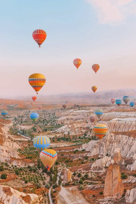 Turkey Places, Voyage Europe, Countries To Visit, Turkey Travel, Vision Board 2023, Hot Air Balloons, Air Balloons, Place To Visit, Ancient Cities