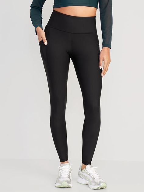 Comfy leggings with side pockets are EVERYTHING. Esp the side pockets when you're looking for a place to quickly pull your phone in and out. Navy Leggings Outfit, Air Plain, Women Leggings Outfits, Tall Leggings, Old Navy Leggings, Leggings Outfits, Athleisure Leggings, Perfect Leggings, Navy Leggings