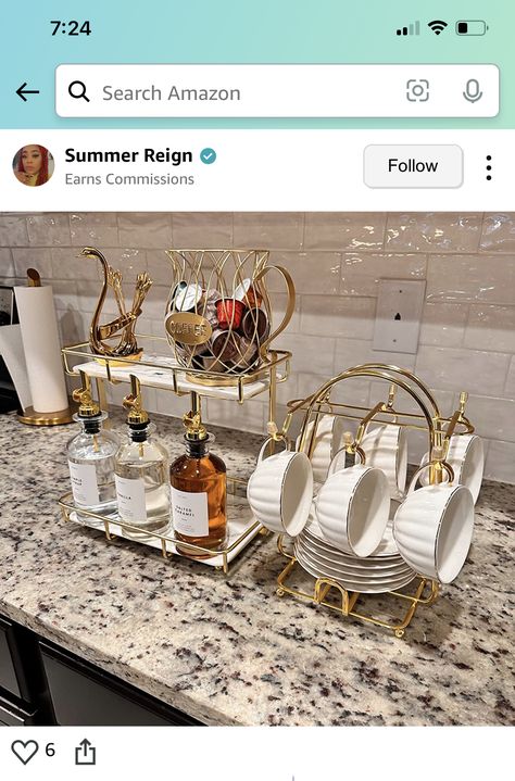 Luxury Coffee Bar, Glam Coffee Bar, Tea Area, Coffee Bar Ideas Kitchen Counter, Glam Kitchen Decor, Cocoa Station, Gold Kitchen Accessories, Coffee Station Kitchen, Kitchen Countertop Decor