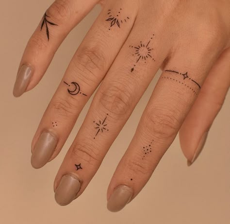 Sun Finger Tattoo, Tato Minimal, Small Finger Tattoos, Finger Tattoo For Women, Finger Tats, Tato Henna, Hand And Finger Tattoos, Pretty Hand Tattoos, Finger Tattoo Designs