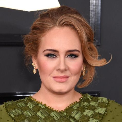 Adele Fashion, Adele Quotes, Adele Singer, Hairstyles For Chubby Faces, Grammys 2017, Adele Style, Big Wedding Hair, Wedding Hair Trends, American Celebrities