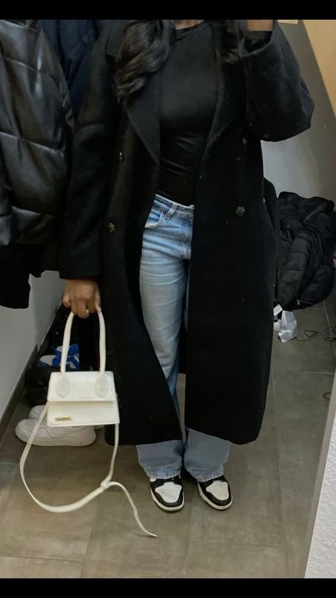 Black College Outfits, Black Cardigan Outfit Black Women, Black Girls Outfit Ideas Winter, Outfit Manteau Noir, Fall Outfits Black Women 2024, Black Clean Girl Aesthetic Outfits, Hijabi Trench Coat Outfit, How To Style Black Shirt, Black Cardigan Outfit Winter