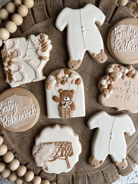 P Baby Shower Sugar Cookies, Teddy Bear Baby Shower Theme, Bear Baby Shower Cake, Baby Shower Themes Neutral, Teddy Bear Cookies, Classy Baby Shower, Bear Baby Shower Theme, Idee Babyshower, Baby Shower Treats