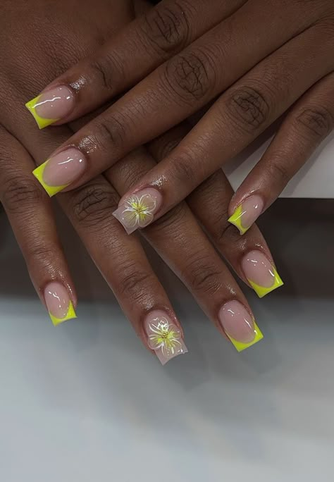 Yellow Nail Inspo Short, Yellow Short Nails Ideas, Nail Designs Polygel, Nail Short Ideas, Gold Nail Designs Short, Rare Nail Designs, Dope Nail Designs Short Length, Vacation Nails Square, Yellow Short Nails