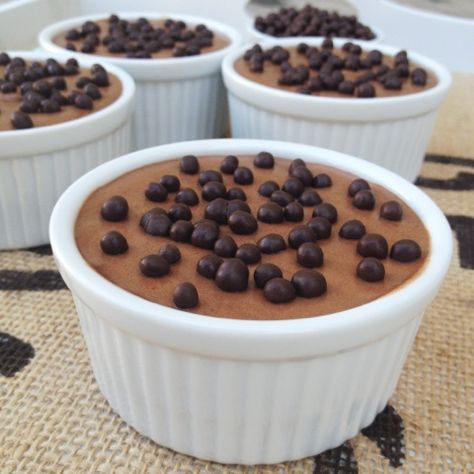 Simple Chocolate Mousse with Chocolate Pearls Classic Chocolate Mousse, Chocolate Mousse With Cocoa Powder, Thick Chocolate Mousse, One Ingredient Chocolate Mousse, S’mores Chocolate Mousse, Callebaut Chocolate, Chocolate Pearls, Baking 101, Blackberry Recipes