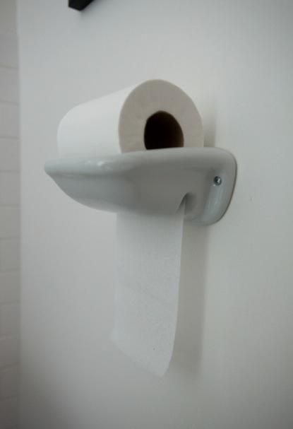 Our middle bar that holds the TP in place always falls on the floor by the toilet - gross!  Well with this, gross no more!  And so much easier to replace the TP, even the boys should be able to do it! Toilet Roll Holder, Roll Holder, Toilet Roll, 인테리어 디자인, Cool Ideas, Good Ideas, Paper Holder, My Dream Home, Home Is Where