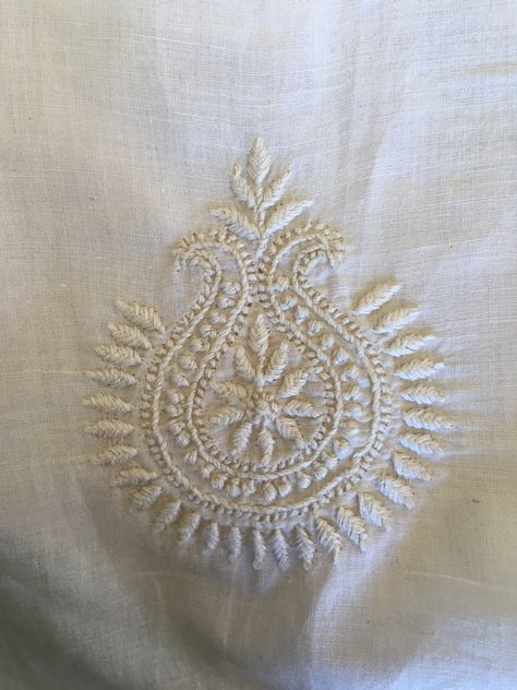 Hand work Lucknowi Chikankari Embroidery Design, Lucknowi Embroidery Design, Lakhnavi Work Hand Embroidery, Chickenkari Motifs Embroidery, Chickenkari Embroidery Designs, Chikankari Motifs Design, Chickenkari Embroidery Motifs, Chikankari Designs Hand Embroidery, Chickenkari Designs