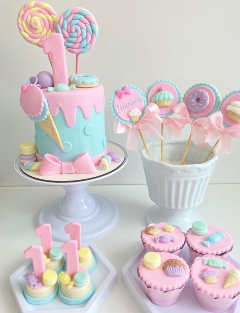 Candy Themed Cake Ideas, Candy Land Cupcakes, Candyland Party Theme, Pastel Desserts, Candyland Cake, Candy Theme Birthday Party, Disney Princess Cake, Candy Land Birthday Party, Donut Birthday Parties