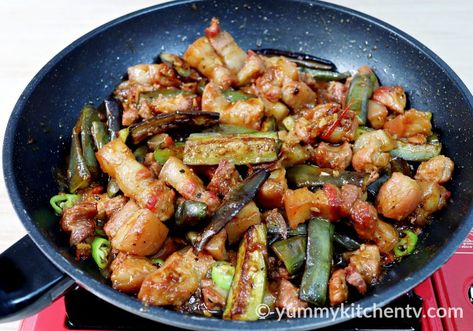 Pork Eggplant Recipe, Pork Binagoongan, Filipino Pork Recipes, Philippine Food, Philippine Cuisine, Filipino Foods, Egg Plant, Shrimp Paste, Cooked Rice