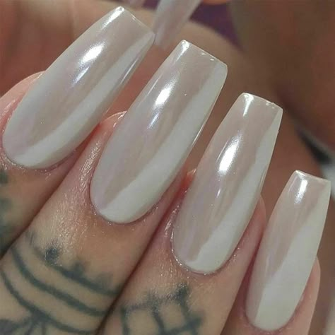 White Chrome Powder, Nail Art Noir, White Chrome Nails, Aurora Nails, Milky Nails, Chrome Nail Powder, Powder Manicure, Magic Nails, Mirror Nails