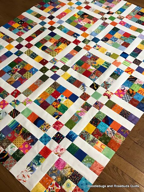 Quilts Made From 10 Inch Squares, Scrappy Quilt Patterns Free, Scrap Quilt Patterns Free, Quilt Beginner, 16 Patch Quilt, Stamp Quilt, Rainbow Quilts, Colchas Quilting, Postage Stamp Quilt