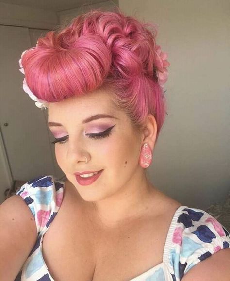 Cabelo Pin Up, Poodle Hair, 50s Hairstyles, Victory Rolls, Rockabilly Hair, Pin Up Hair, Retro Pin Up, Vintage Hair, Retro Hairstyles