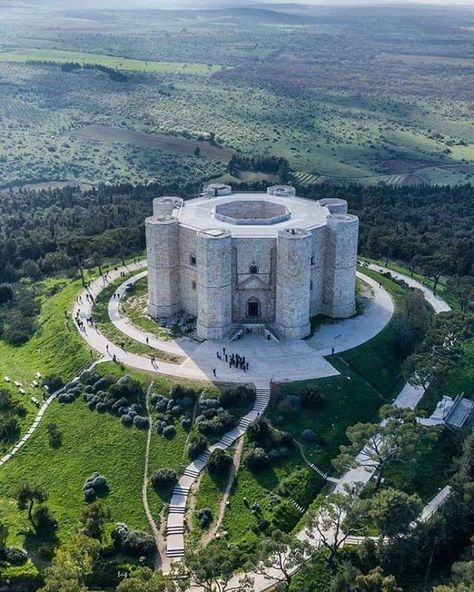 Blowing Up History! on Instagram: “Casrel del Monte regio Apulie Italy  Castel del Monte (Italian for "Castle of the Mountain"; Barese: Castídde d'u Monte) is a 13th-century…” Castle Tower, Chateau France, Fantasy Castle, Beautiful Castles, Southern Italy, A Castle, Medieval Castle, Amazing Architecture, Puglia