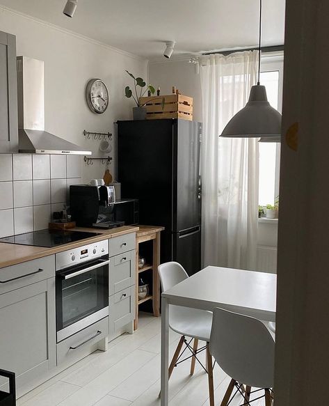 Scandinavian Kitchens, Small Studio Apartment, Apartment Layout, Apartment Interior, Design Case, Aesthetic Room Decor, Kitchen Inspirations, Apartment Ideas, Kitchen Interior