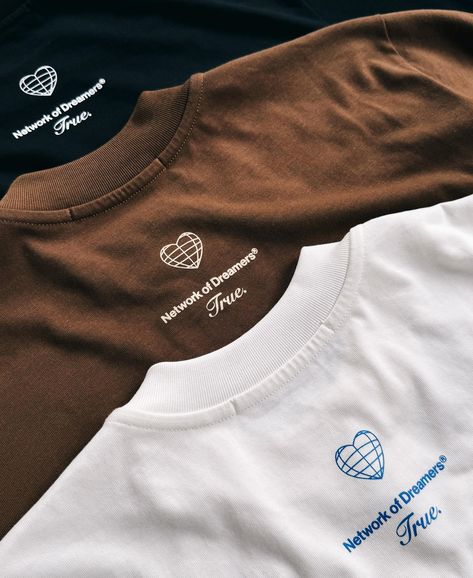 New box-fit global T-shirts made in 100% cotton | Available worldwide at trueshop.co 🌐🫶🏼 T Shirt Branding, Streetwear Design Ideas, Tshirt Reference, Clothing Business Ideas, Big Boys Fashion, Basic Tshirts, Denim 2024, Clothing Branding Design, Minimal Shirt Design