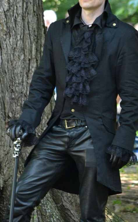 Moda Steampunk, Gothic Mode, Mode Steampunk, Gothic Men, Prom Suits, Steampunk Clothing, Gothic Steampunk, Prom Ideas, Gothic Outfits