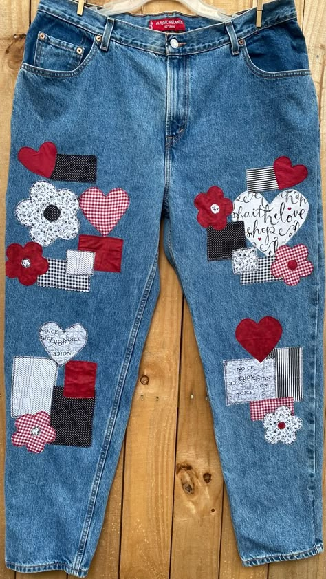 Diy Patchwork Jeans, Senior Painted Jeans, Cute And Casual Outfits, Patches For Jeans, Jeans With Patches, Patched Denim Jeans, Patch Pants, Patchwork Pants, Upcycled Jeans