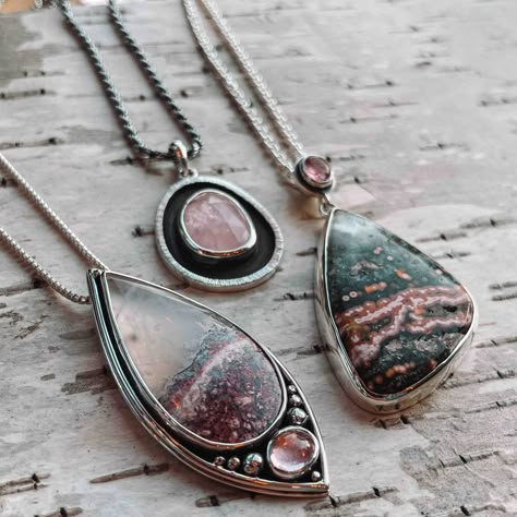 Sawtooth Jewelry Studio (@sawtoothjewelrystudio) | Instagram profile Silver Jewelry Making Ideas, Silversmithing Jewelry Ideas, Seaweed Jewellery, Silver Jewellery Design, Metal Jewelry Handmade, Jewelry With Stones, Art Jewelry Necklace, Lapidary Jewelry, Silversmithing Jewelry