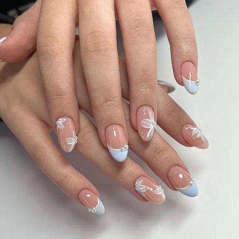 Blue floral bridal nail inspiration Lavender Nails Aesthetic, Blue Wedding Nails Ideas, Nails Light Blue Design, Summer Nails 2024 Blue, Nail Designs In Blue, Light Blue Nails Prom, Nail For Summer 2024, Blue White Nails Design, Blue Wedding Nails For Bride