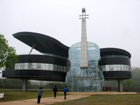 China's Grand Piano and Violin Home can be found in the An Hui Province. The structure was designed by students from the Hefei University of Technology. Strange Architecture, Piano House, Architecture Cool, Crazy House, Unusual Buildings, Jenni Rivera, Unusual Homes, Amazing Music, Interesting Buildings