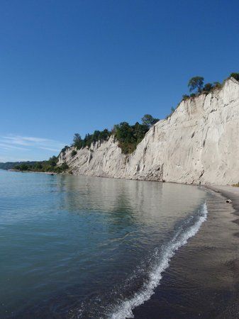 Scarborough Bluffs - Picture of Scarborough Bluffs, Toronto Toronto Pictures, Scarborough Toronto, Toronto Trip, Ontario Road Trip, Scarborough Bluffs, Canadian Things, Scarborough Ontario, Beautiful Canada, Hiking Spots