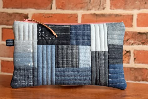 Denim Pouch, Boro Stitching, Tote Bag Pattern Free, Denim Scraps, Patchwork Sewing, Patchwork Tote Bags, Bags Patterns, Quilting Patchwork, Fabric Trimmings