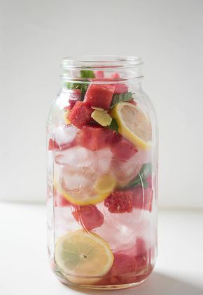 Stay hydrated with this refreshing fresh watermelon detox water. Contains all the goodness from fresh watermelon, mint, ginger, and lemon. Watermelon Detox Water, Mint Detox Water, Detox Drinks Flat Tummy, Ginger And Lemon, Healthy Cleanse, Watermelon And Lemon, Lemon Diet, Watermelon Mint, Healing Waters